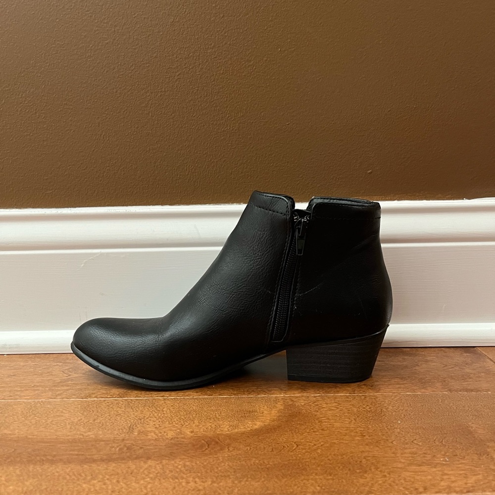 NWOT UNIONBAY Women’s Ankle Boots Size 8